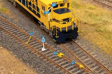 Walthers 933-4162 Blue Flags Kit (50Pkg) HO Scale